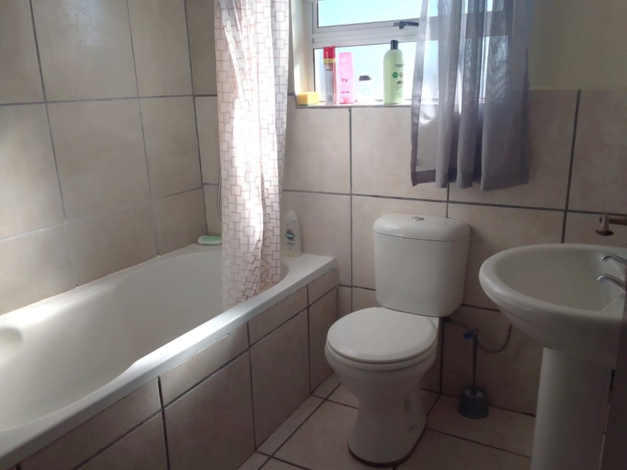 To Let 4 Bedroom Property for Rent in Vredenburg Western Cape